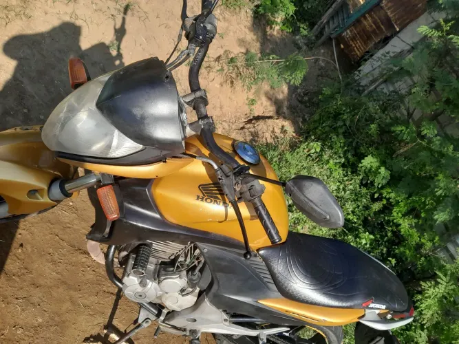 Moto CB 300