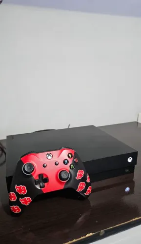 Xbox One X - 1,6TB - Ótimo estado