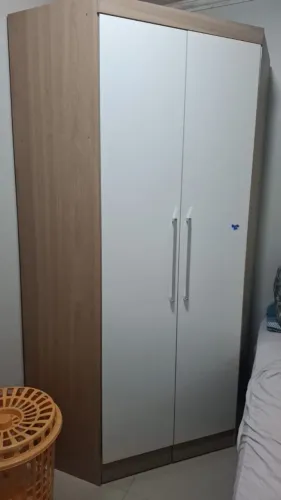 Guarda roupa de canto