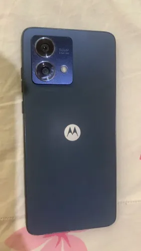 Faço rolo dois celulares, MOTO g84 é um iPhone por iPhone 13