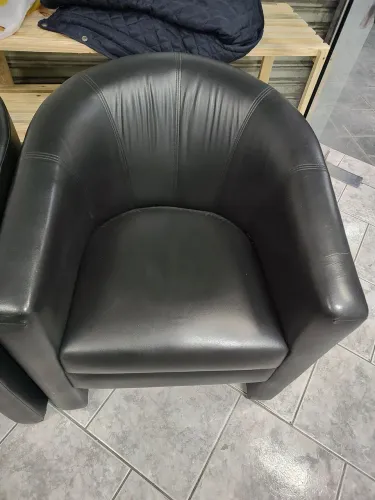2 Poltronas em couro