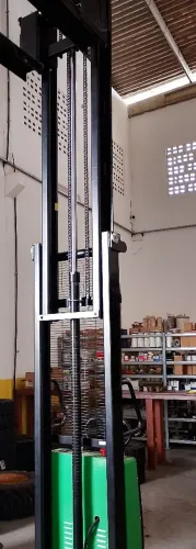 Empilhadeira Elétrica 