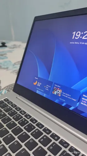 Vendo notebook sem marcas de uso perfeito para estudos