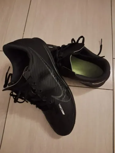 Chuteira Nike Mercurial Futsal preta tamanho 40