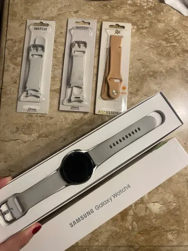 Samsung Galaxy Watch4 40mm + Carregador + 5 pulseiras