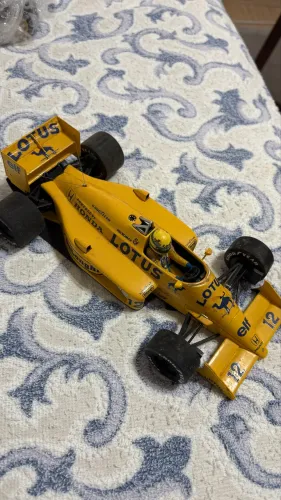 Miniatura f1 lótus Renault 99t Ayrton Senna 