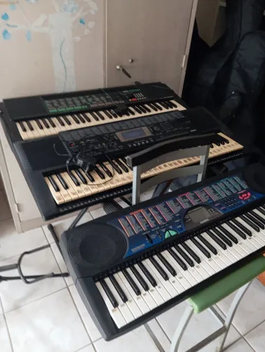 Vendo vários estrumentos..