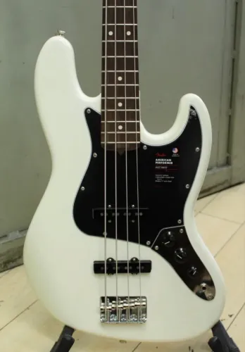 Baixo Fender Americano Performer Jazz Bass
