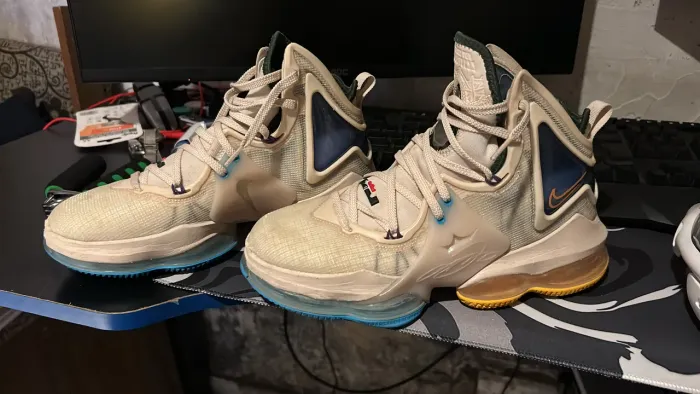 LEBRON 19