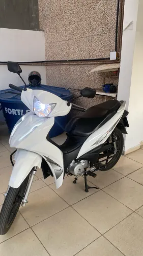 Avelloz é uma excelente moto, pra quem procura custo benefício 