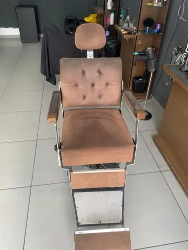 Cadeira de Barbeiro + Móveis para Barbearia - Ótimo Estado