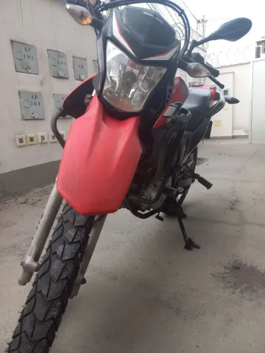 Honda bros 160 em ótimo estado com pneus bons documentação paga e manutenções em dia