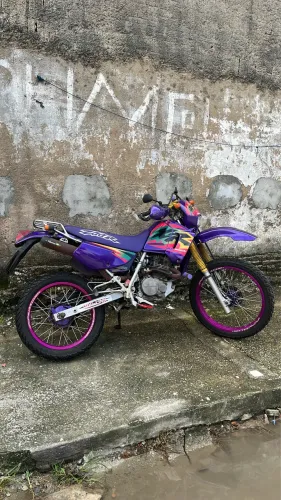XR 200 ano 1999 em seminova! (Valor Negociável)