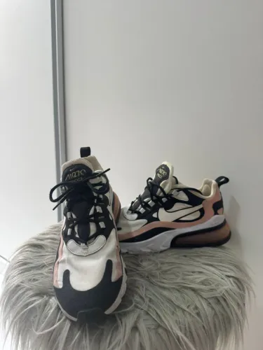 Nike Air Max 270 REACT  preto e rosa
