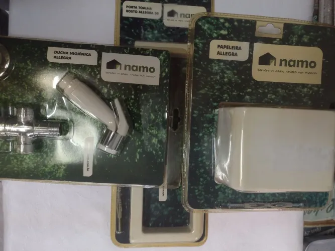 Conjunto com 3 peças para banheiro porta toalha, papeleira e ducha higiênica