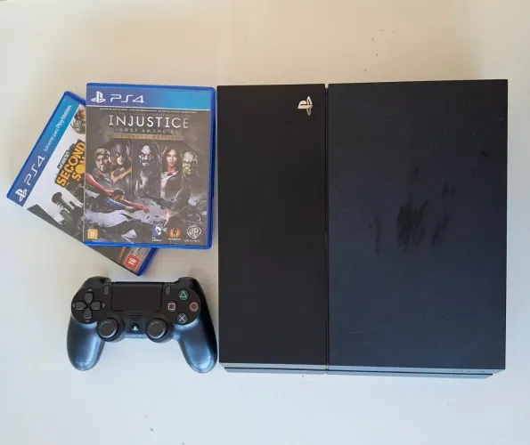 Playstation 4 FAT 525GB com Controle Original + 2 Jogos e Cabos