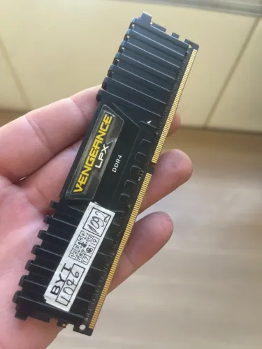 MEMÓRIA CORSAIR VENGEANCE LPX 16GB DDR4 PARA PC