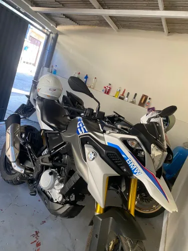 BMW muito nova sem detalhe sem nenhum arranhado baixo kilometragem