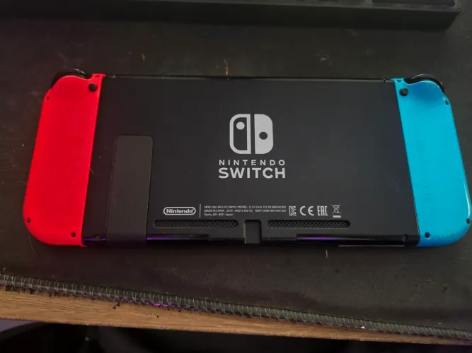NINTENDO SWITCH V2 - EM ÓTIMO ESTADO