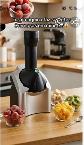 Máquina de fazer sorvete com frutas congeladas