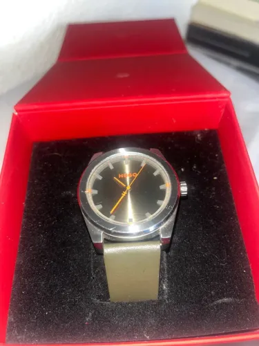 RELÓGIO HUGO BOSS MASCULINO COURO VERDE 153035 (VIVARA)