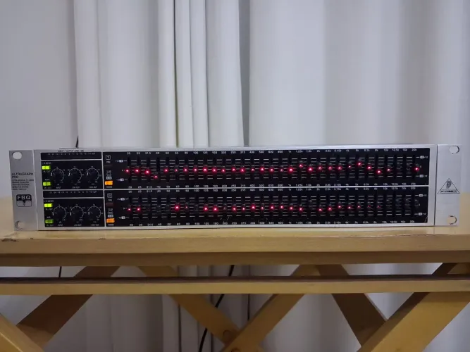 Equalizador Behringer FBQ3102
