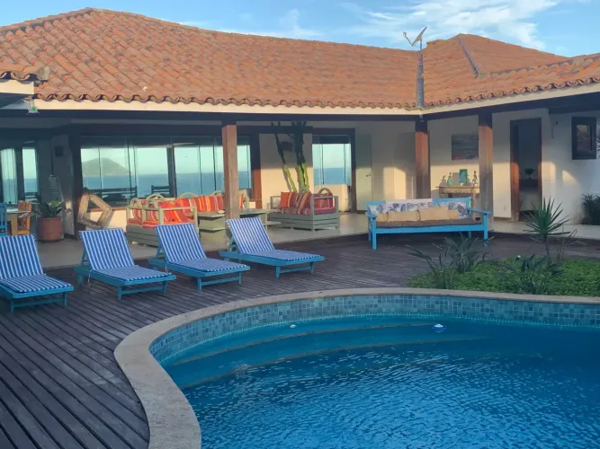 Casa para venda com 535 metros quadrados com 5 quartos