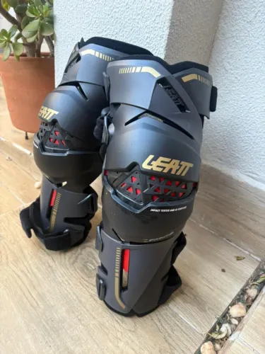Joelheira Leatt Motocross