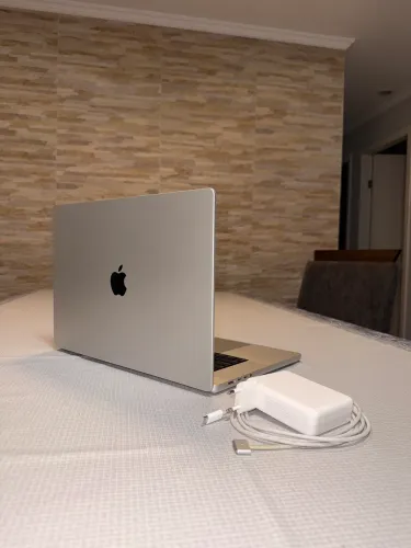 Macbook Pro M1 16 polegadas | 512GB | 16GB RAM | 2021- Apple