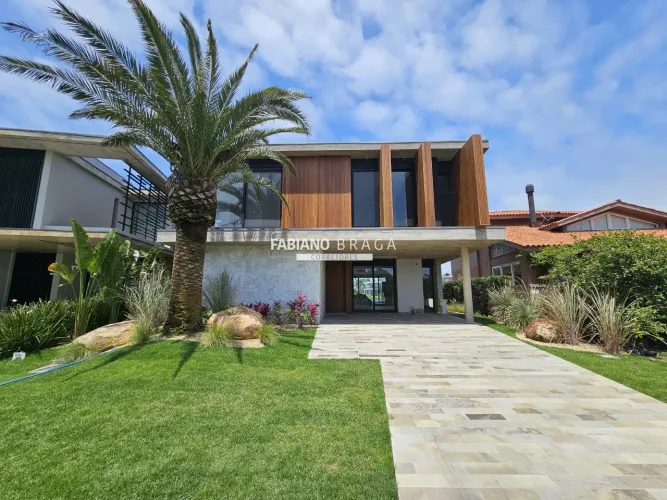Casa à venda no condomínio Enseada