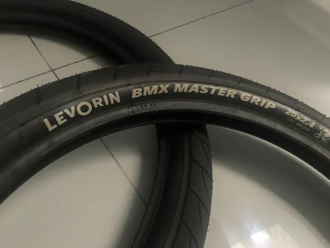 Par de Pneus Levorin BMX Master Grip 20x2.4 - Novos