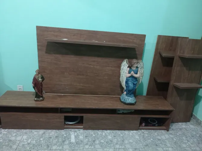 Vendo rack suspenso com painel para  tv ,está desmontado 