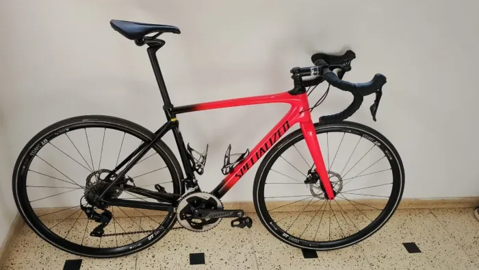 Bicicleta Speed Specialized Roubaix em carbono 