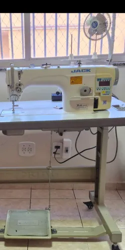 Máquina de Costura Reta Eletrônica Jack