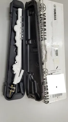 Saxofone Yamaha Venosa YVS100 com Case