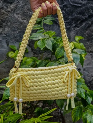 Clutch Amarelo Manteiga