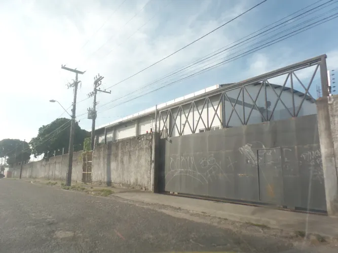 VILA UNIÃO - GALPÃO - RUA EPAMINONDAS FROTA N250 - Aprox. 3.595 M² De Área E 1.915m2 De Ár