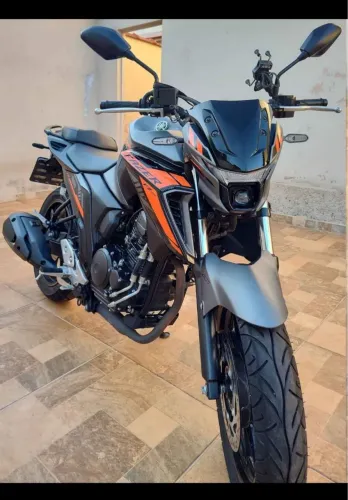 Yamaha FZ25 Fazer Connected ABS 2025 - 4.890 km - Revisada