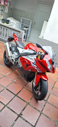 BMW S1000RR Vermelha