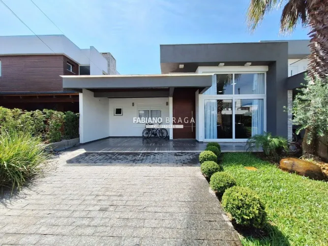 Casa à Venda no Condomínio Las Palmas