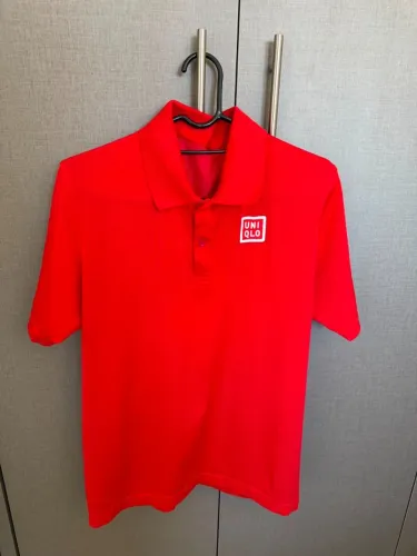 camisa polo uniqlo vermelha tennis