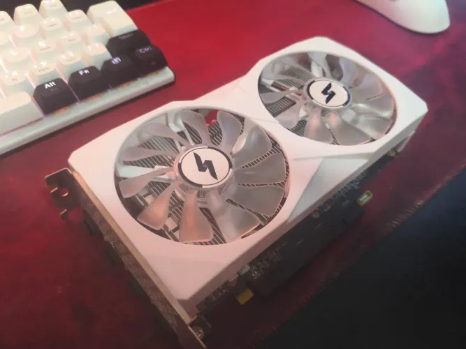 RX 6600 BRANCA RGB - POUCO USADA