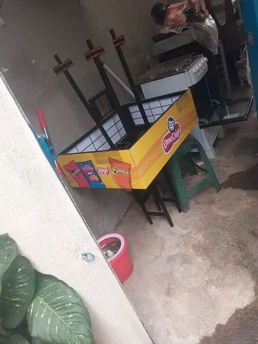 Prateleiras de supermercados ou lojas ou até residências