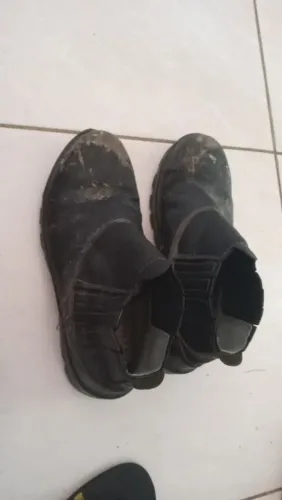 Vendo BOTA N'40. USADA. NO CENTRO DE FORTALEZA