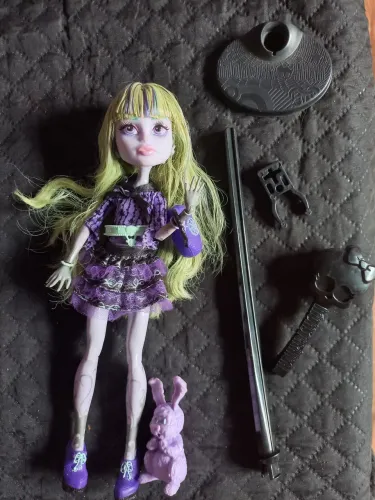 Vendo monster high g1 twyla usada