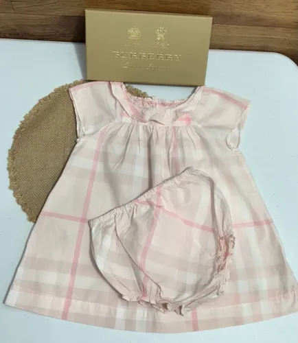 Vestido Burberry com calcinha 18 meses 