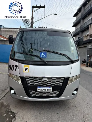 volare w9 executivo 32 lugares