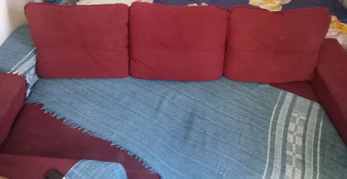 Vende dois sofá de dois e três lugares