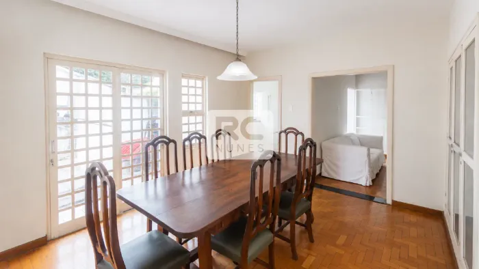 Casa com área de 206m² no Bairro São Pedro, Belo Horizonte/MG.