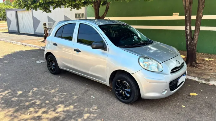 Nissan March 1.0 16V Flex Fuel 5P 2012
